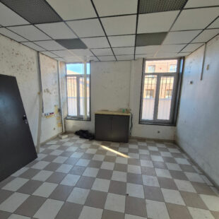 Bâtiment à usage mixte – Opportunité Rare à Attiches