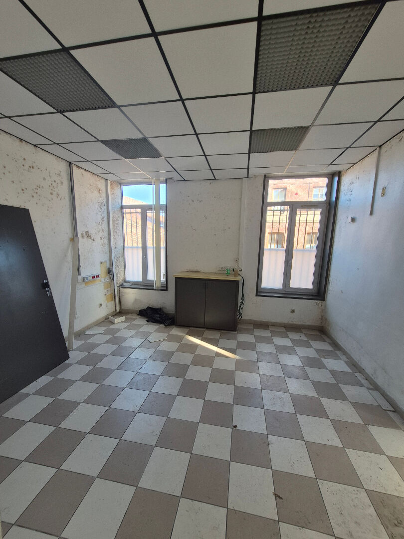 Bâtiment à usage mixte – Opportunité Rare à Attiches