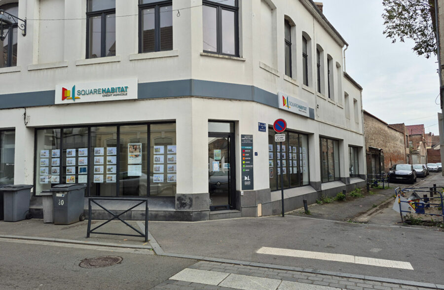 Condé-sur-l’Escaut : Immeuble mixte avec fort potentiel locatif et parking privé