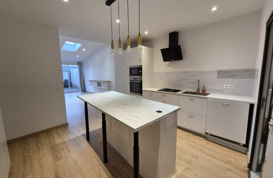 À découvrir sans attendre : superbe semi-flamande entièrement rénovée !