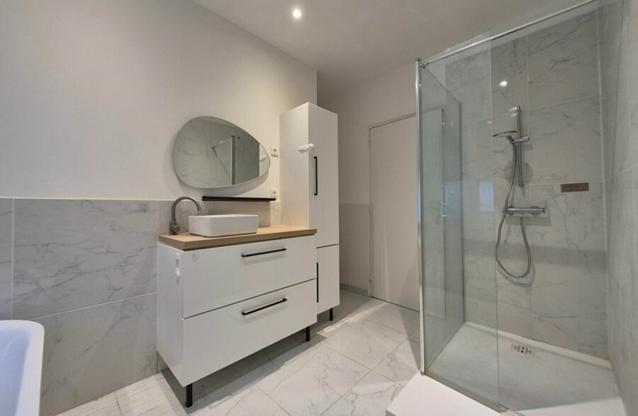 À découvrir sans attendre : superbe semi-flamande entièrement rénovée !