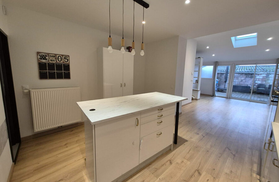 À découvrir sans attendre : superbe semi-flamande entièrement rénovée !