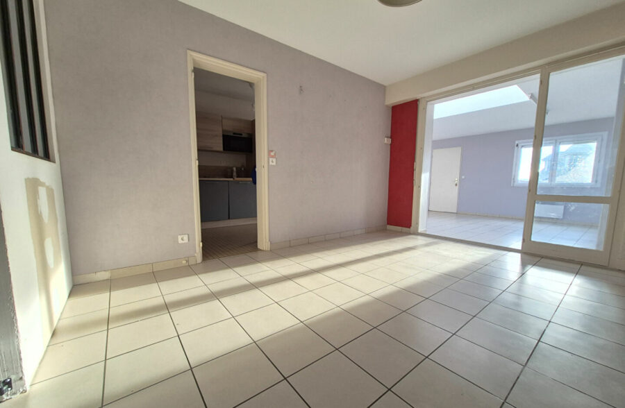 Maison individuelle 3 Chambres + 3  Garages