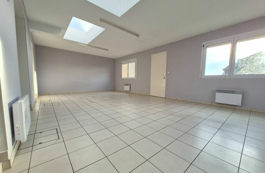 Maison individuelle 3 Chambres + 3  Garages