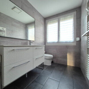 Maison individuelle 3 Chambres + 3  Garages