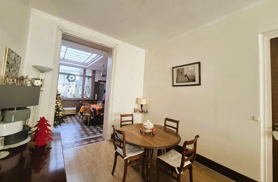 Semi bourgeoise 135m carré , 4 chambres proche du métro et tram