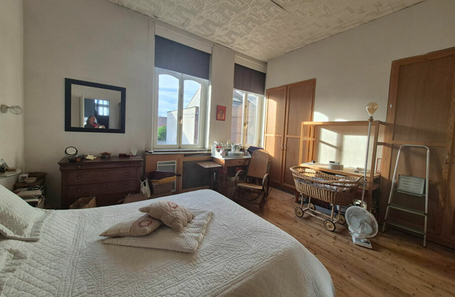 Semi bourgeoise 135m carré , 4 chambres proche du métro et tram