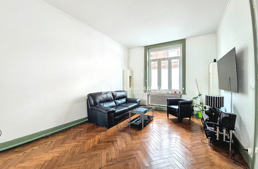 Maison semi bourgeoise avec cachet 167M2 avec garage.