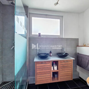 Maison semi bourgeoise avec cachet 167M2 avec garage.