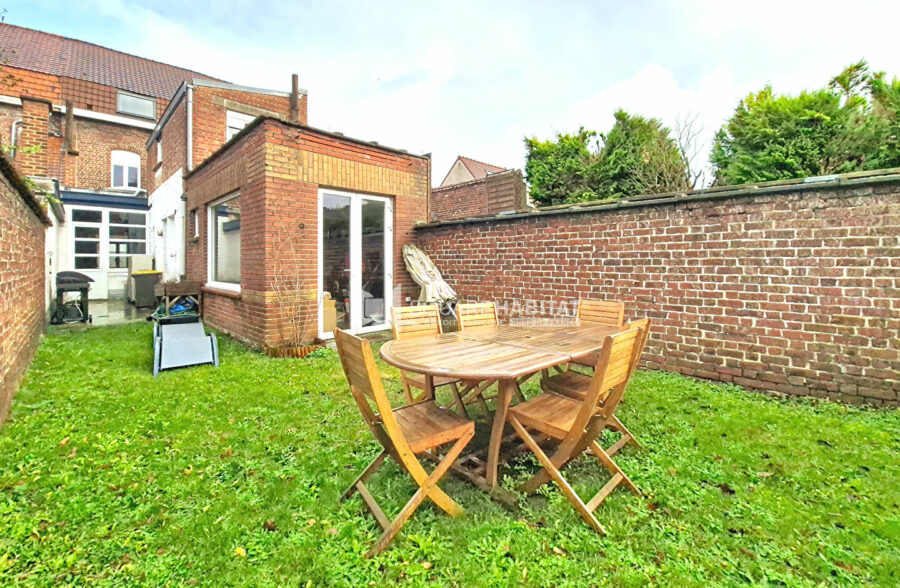 Maison semi bourgeoise avec cachet 167M2 avec garage.