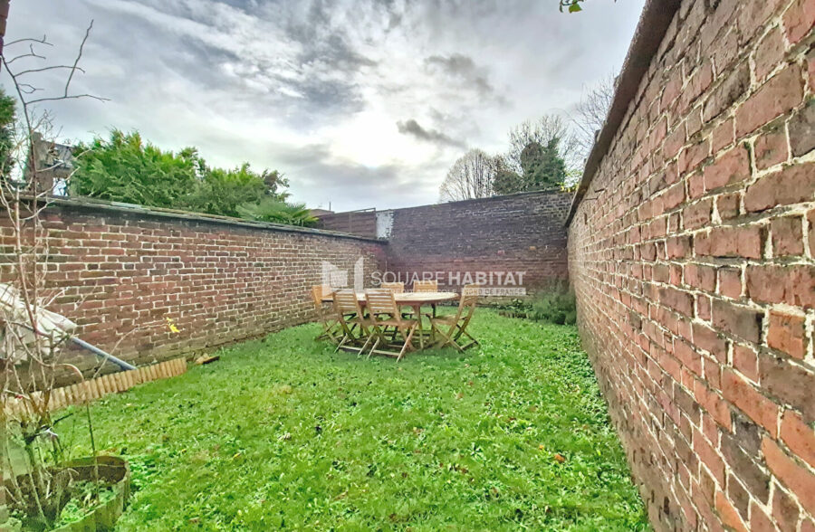 Maison semi bourgeoise avec cachet 167M2 avec garage.