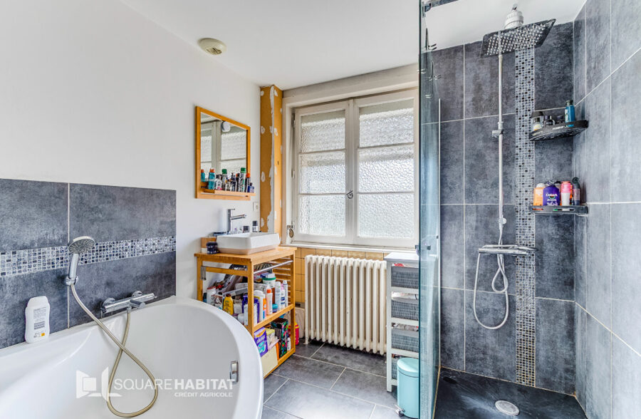 Maison semi mitoyenne 3 chambres avec Jardin et garage à Roubaix.