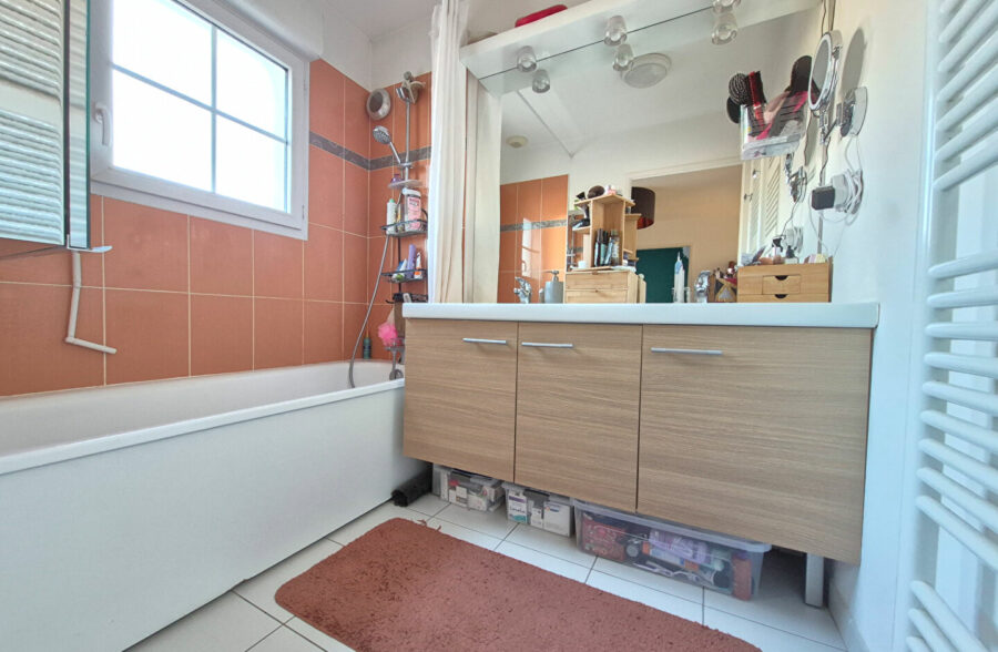 Maison Hallennes Lez Haubourdin  1 mit., 3 chambres, jardin, garage, 2 parkings