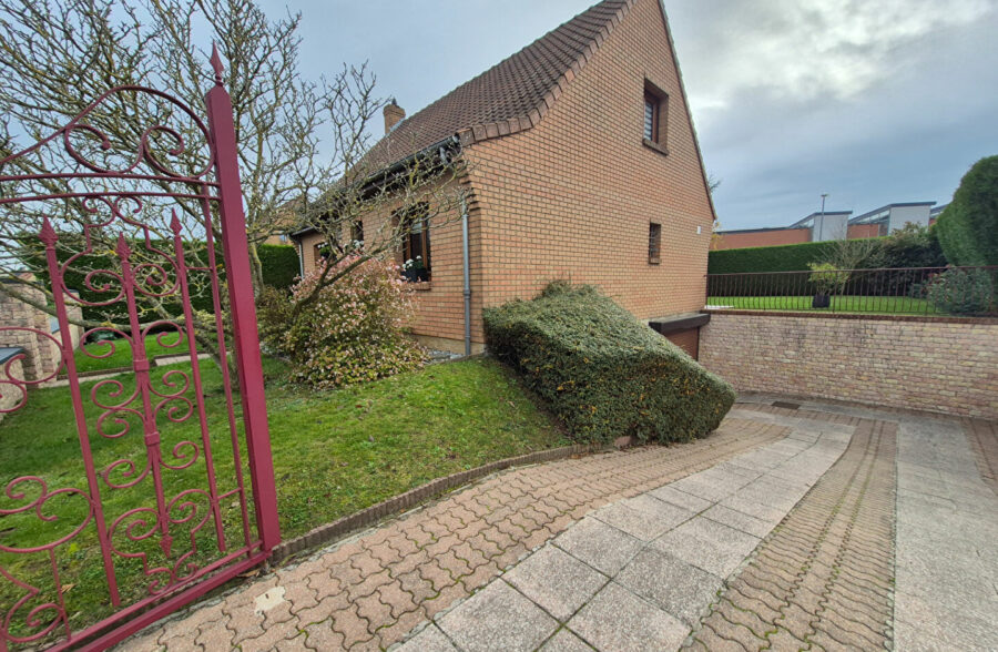 Pavillon semi Plain Pied  4 Chambres + Sous sol en impasse