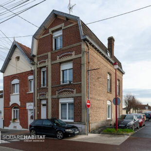 Immeuble comprenant 2 logements et garage