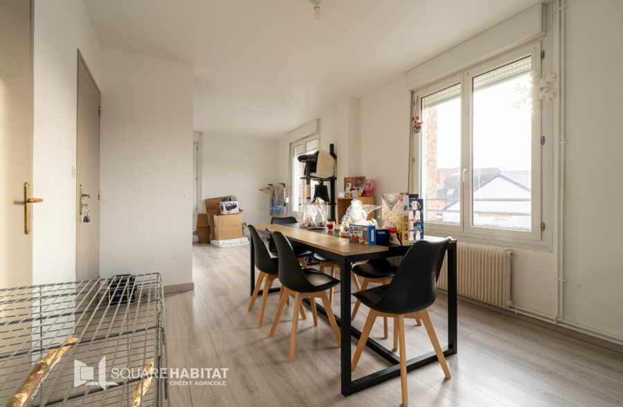 Immeuble comprenant 2 logements et garage