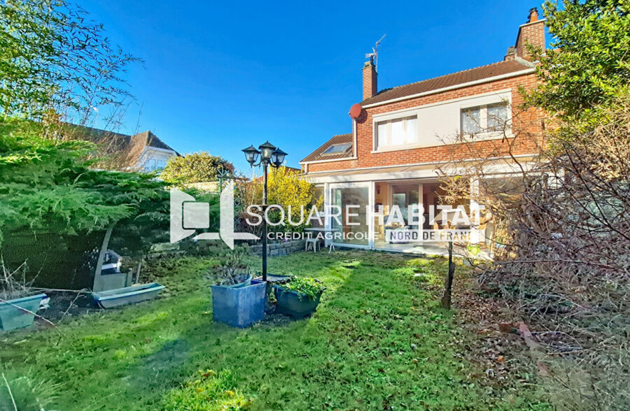 Rare sur le secteur ! Maison semi individuelle avec garage et jardin sans vis-à-vis