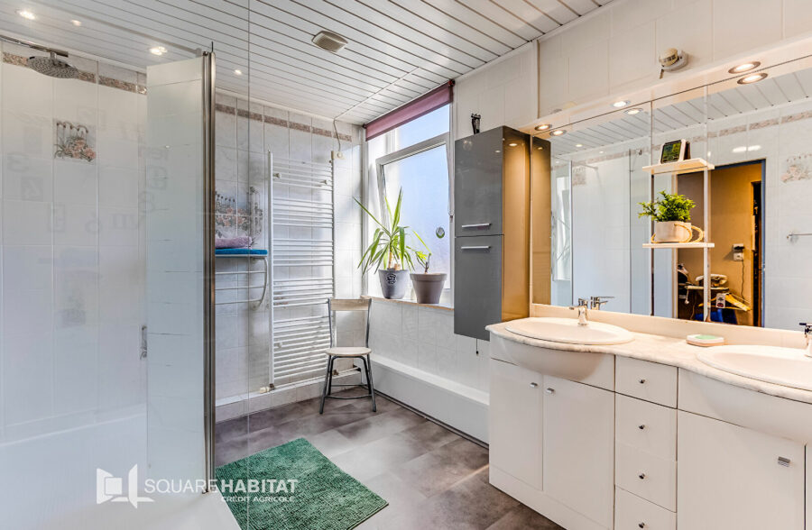 Maison Tourcoing 7 pièce(s) 0200 m2