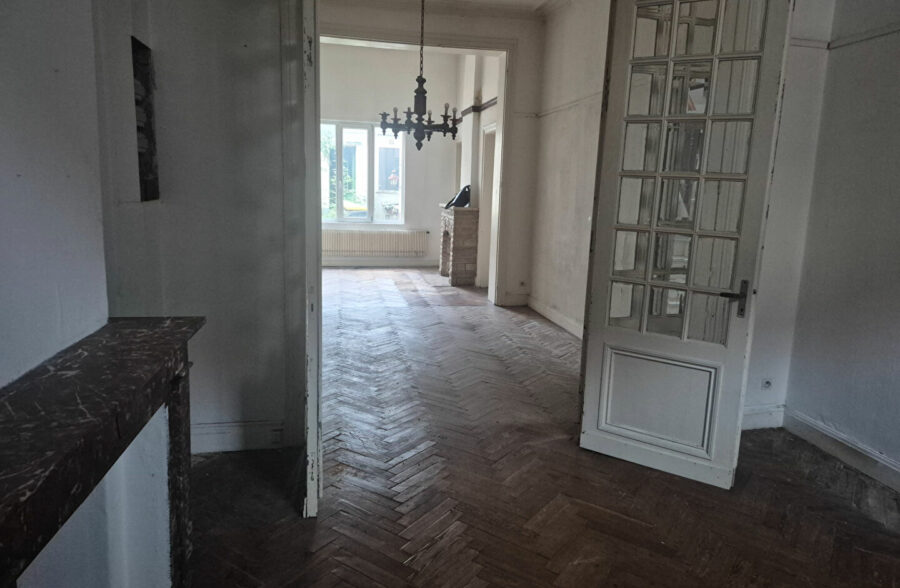 À VENDRE  Maison 7 pièces à rénover 142 m²  Secteur calme, proche transports et commerces