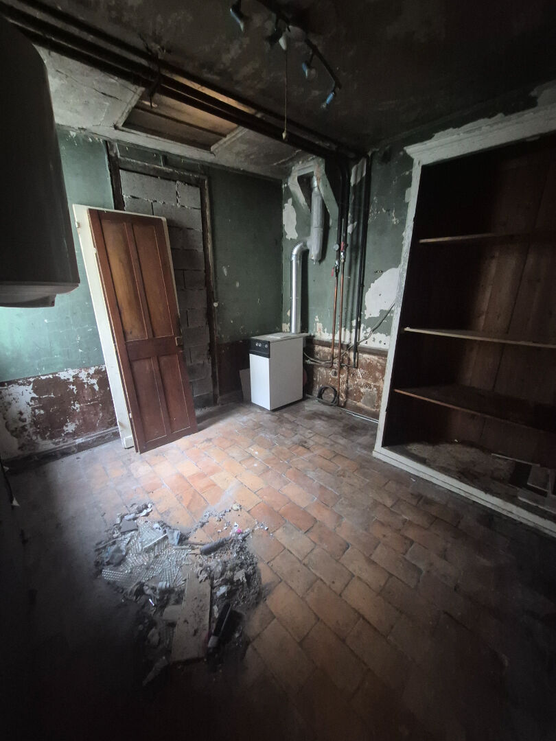 À VENDRE  Maison 7 pièces à rénover 142 m²  Secteur calme, proche transports et commerces