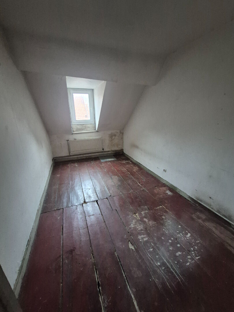 À VENDRE  Maison 7 pièces à rénover 142 m²  Secteur calme, proche transports et commerces