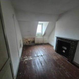 À VENDRE  Maison 7 pièces à rénover 142 m²  Secteur calme, proche transports et commerces