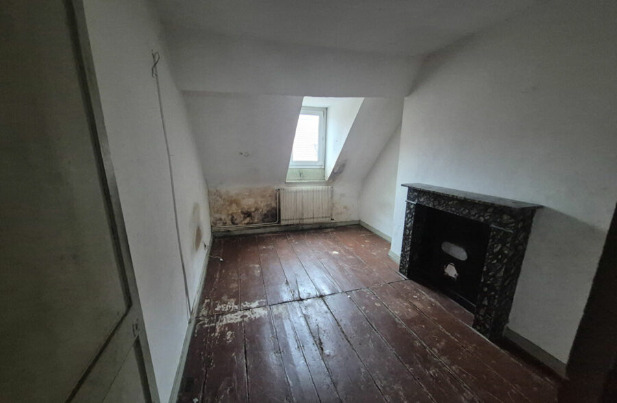 À VENDRE  Maison 7 pièces à rénover 142 m²  Secteur calme, proche transports et commerces