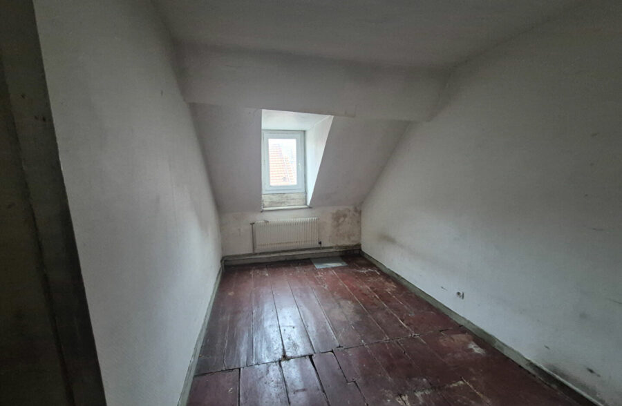 À VENDRE  Maison 7 pièces à rénover 142 m²  Secteur calme, proche transports et commerces