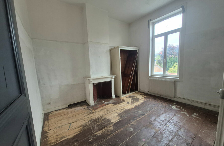 À VENDRE  Maison 7 pièces à rénover 142 m²  Secteur calme, proche transports et commerces