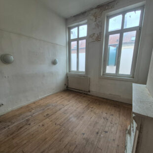 À VENDRE  Maison 7 pièces à rénover 142 m²  Secteur calme, proche transports et commerces