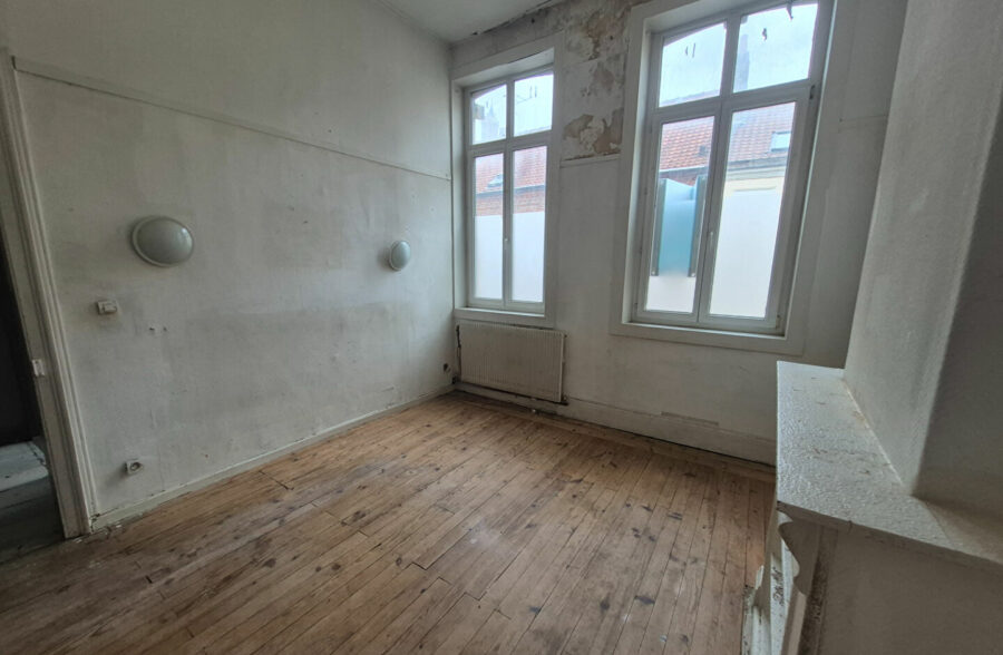 À VENDRE  Maison 7 pièces à rénover 142 m²  Secteur calme, proche transports et commerces