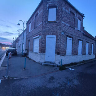 Emplacement n°1 face à la Mairie de Cuincy !