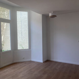 LILLE Nationale – Sacré coeur: T4 entièrement rénové avec une belle cour aérée