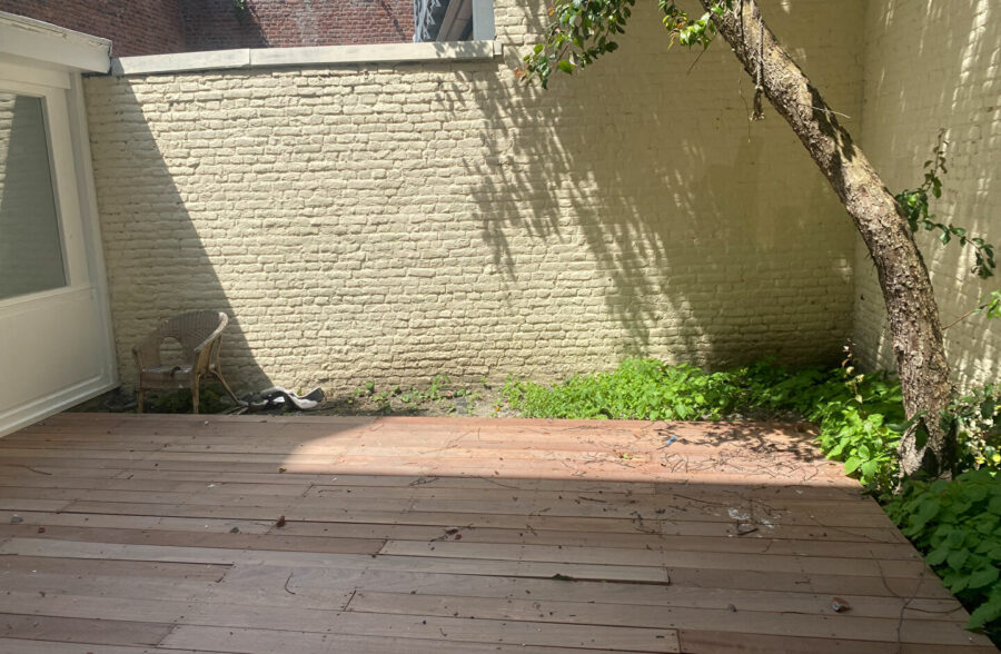 LILLE Nationale – Sacré coeur: T4 entièrement rénové avec une belle cour aérée