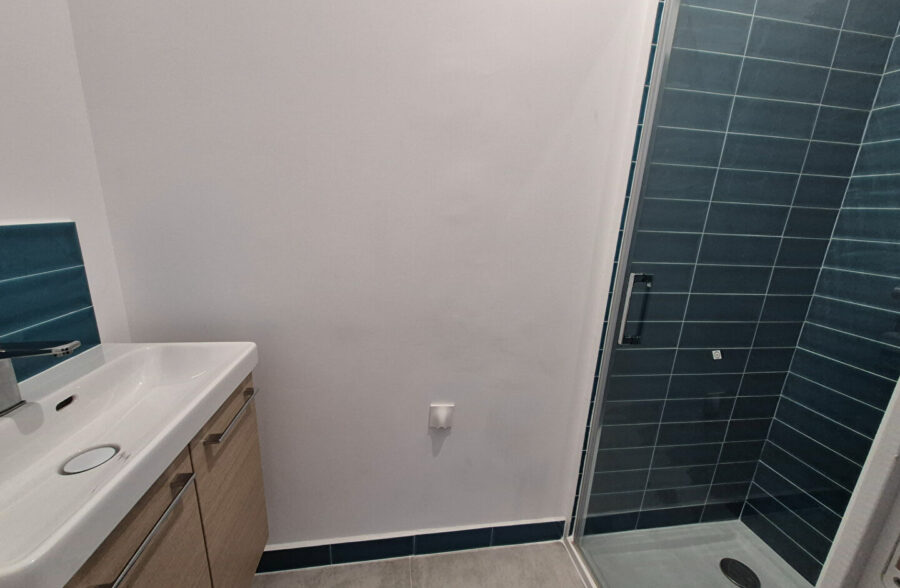 LILLE Nationale – Sacré coeur: T4 entièrement rénové avec une belle cour aérée