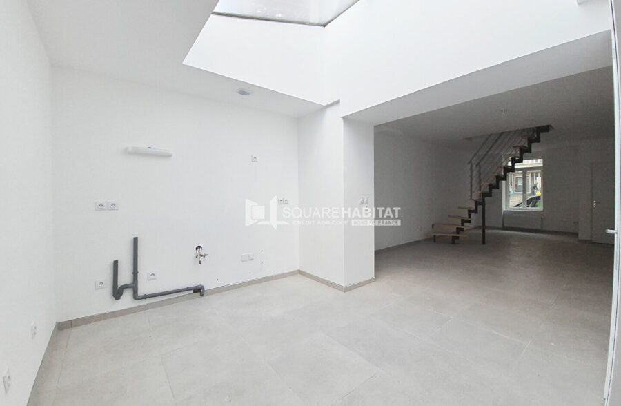 MAISON REFAITE A NEUF 4 CHAMBRES ET EXTERIEUR