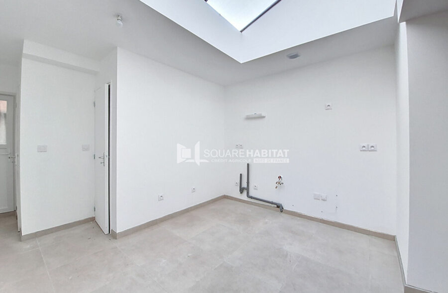 MAISON REFAITE A NEUF 4 CHAMBRES ET EXTERIEUR