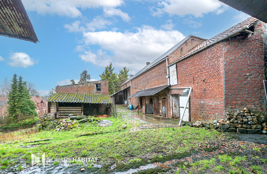 CORP DE FERME AVEC GRANGE ET TERRAIN DE 6200  M² <small>&nbsp;Sous compromis&nbsp;</small>