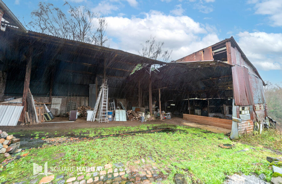 CORP DE FERME AVEC GRANGE ET TERRAIN DE 6200  M² <small>&nbsp;Sous compromis&nbsp;</small>