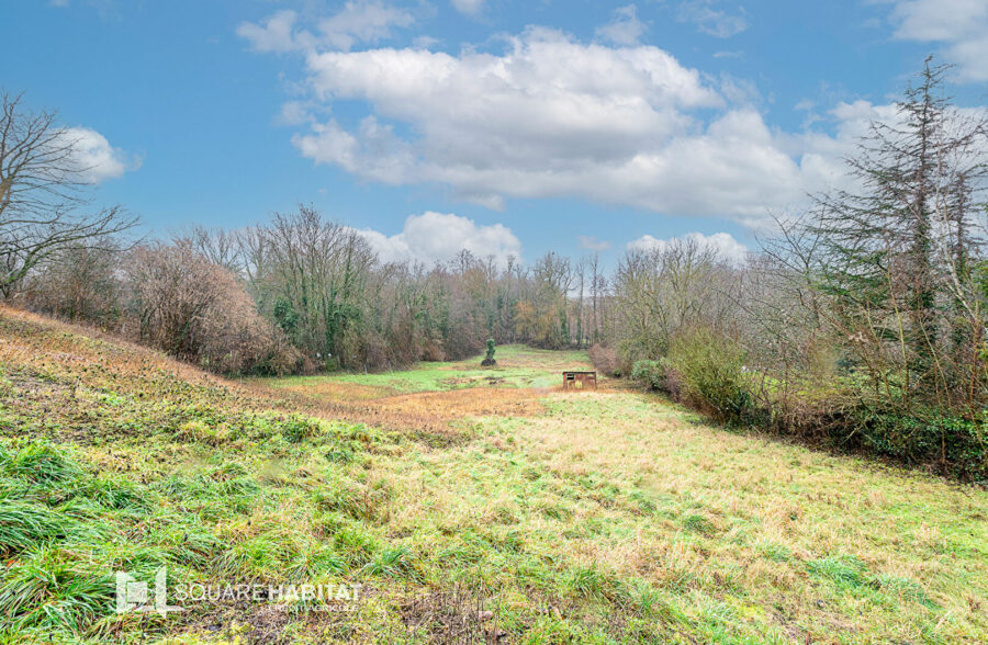 CORP DE FERME AVEC GRANGE ET TERRAIN DE 6200  M² <small>&nbsp;Sous compromis&nbsp;</small>