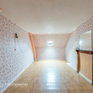 CORP DE FERME AVEC GRANGE ET TERRAIN DE 6200  M² <small>&nbsp;Sous compromis&nbsp;</small>