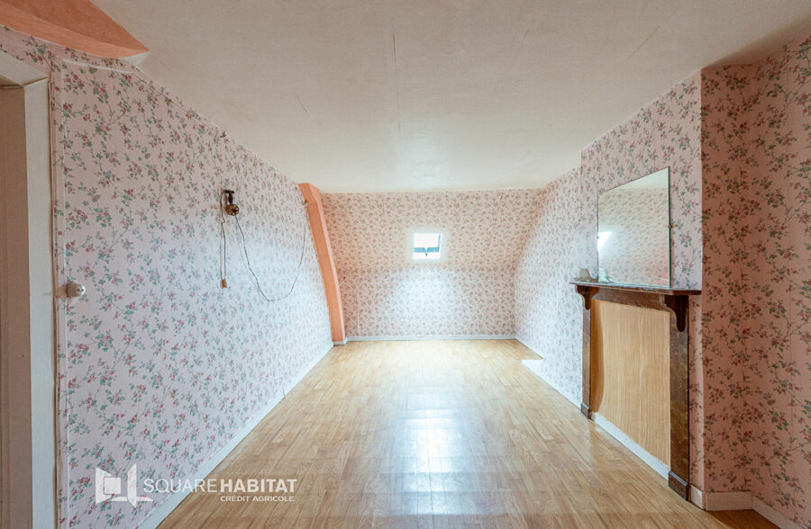 CORP DE FERME AVEC GRANGE ET TERRAIN DE 6200  M² <small>&nbsp;Sous compromis&nbsp;</small>