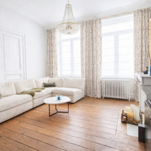 Une maison bourgeoise de caractère, rénovée avec soin et parfaitement entretenue.