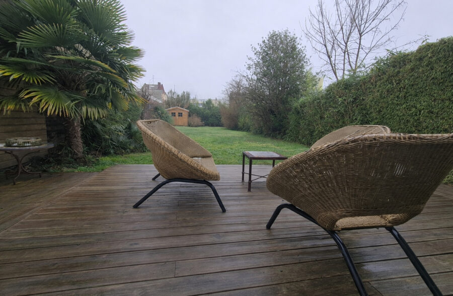 Une maison bourgeoise de caractère, rénovée avec soin et parfaitement entretenue.