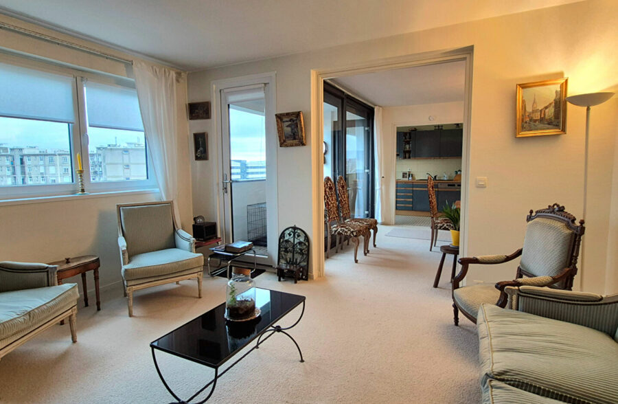 APPARTEMENT DOUBLE SEJOUR 3 CHAMBRES LOGGIA ET PARKING EN HYPER CENTRE