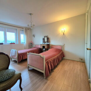 APPARTEMENT DOUBLE SEJOUR 3 CHAMBRES LOGGIA ET PARKING EN HYPER CENTRE