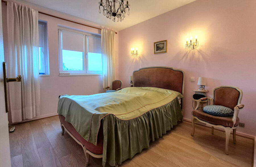 APPARTEMENT DOUBLE SEJOUR 3 CHAMBRES LOGGIA ET PARKING EN HYPER CENTRE