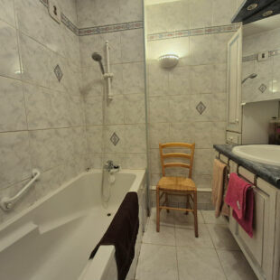 APPARTEMENT DOUBLE SEJOUR 3 CHAMBRES LOGGIA ET PARKING EN HYPER CENTRE