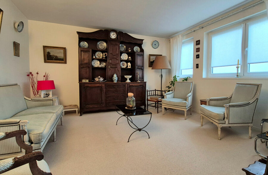 APPARTEMENT DOUBLE SEJOUR 3 CHAMBRES LOGGIA ET PARKING EN HYPER CENTRE