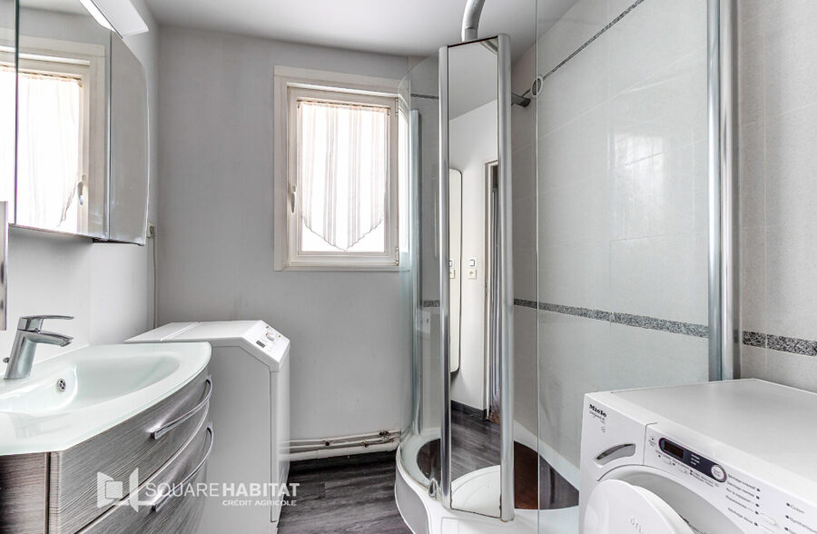 PROCHE BUS ET METRO APPARTMEENT DANS UNE RESIDENCE SECURISEE AVEC 2 CHAMBRES – BALCON – GARAGE ET CAVE